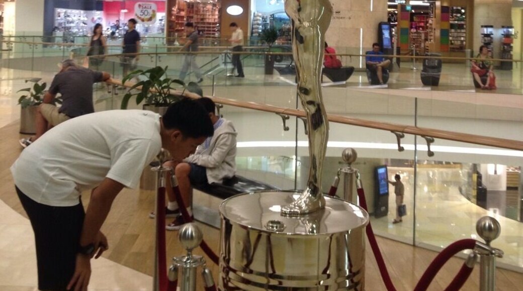 Ion Orchard is one of prestige Mall in Singapore where qe can find all kind of branded goods.... Time to time they exhibition...