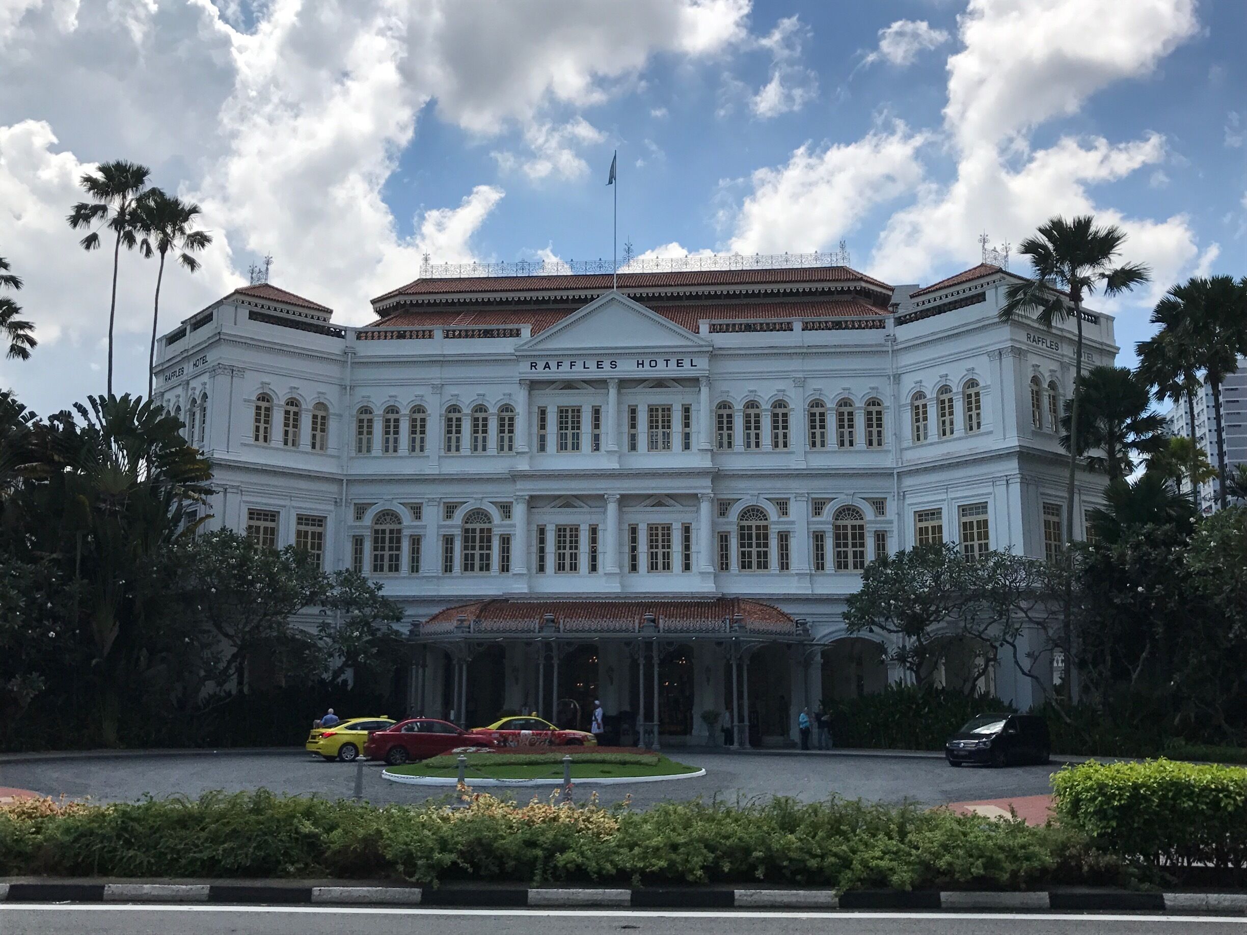 The iconic Raffles Hotel provides room upgrades and other perks for upper tier Expedia loyalty program members as part of its participation as a VIP Access hotel.  Raffles was awarded Best of VIP Access status in 2016 #lifeatexpedia #expediagold #expediaviphotel