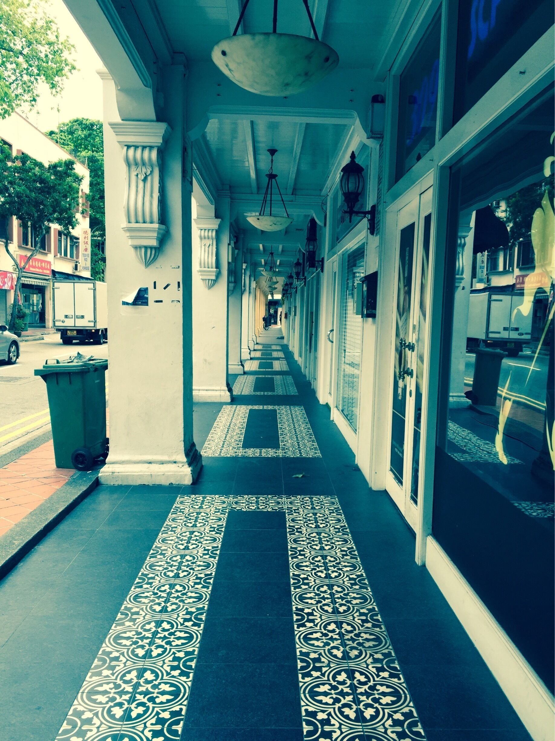 This road is one of the heritage roads in Singapore. Love the quaint neighborhood. Despite that it's only a few blocks away from the red light district, this area seems to be an upcoming trendy neighborhood with some cute little shops around. 