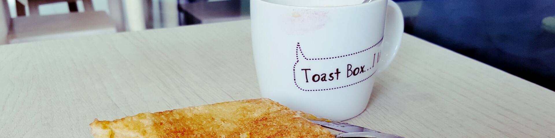 A fulfilling breakfast to start the day right! Introducing French Toast with flowy golden salted egg yolk lava, a flavour that's trending in this region.
Redolent of the coffee shops from the 60s and 70s, when a regular breakfast was a cup of coffee accompanied by toasted bread.