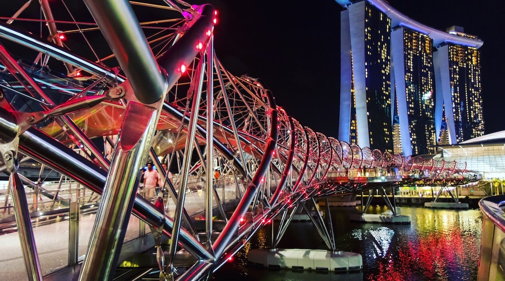 Best shot at night when all the lights are on around the marina. Be patient as itโs busy with pedestrian tourists