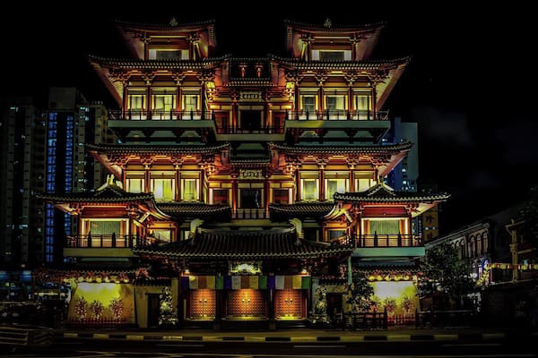 Tooth Relic Buddha Temple, Singapore
Blog:
https://driftingvoyage.com/2017/03/12/buddha-tooth-relic-temple-and-museum/
#toothrelic #buddha #temple #architecture #singapore