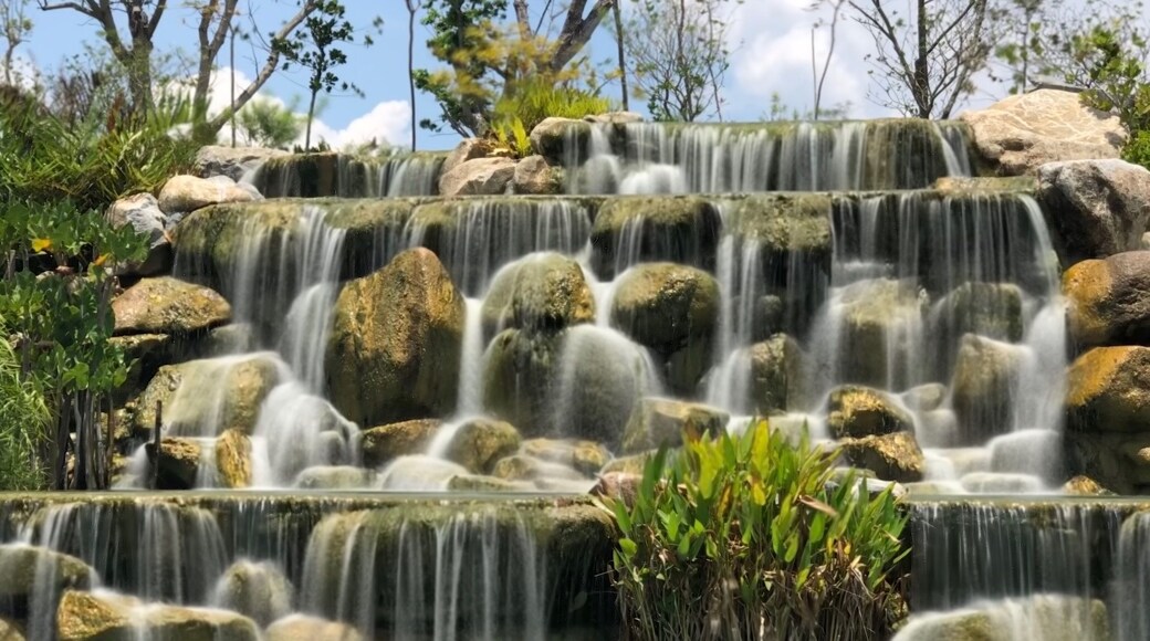 The small waterfall in hole 16