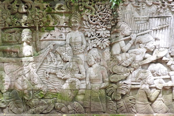 Malay warriors on a relief in Fort Canning Park, Singapore. This is only a small part of a huge mural stretching along a pathway which depicts activities that may have taken place in ancient Singapore. Fort Canning Park was once the burial ground of Malay kings.
#Details
#LikeALocal