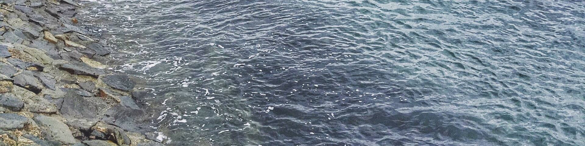 Visit Labrador Park to get a view of the southern shores of Singapore.
It is a good place to start exploring the Southern Ridges, which also comprises Mount Faber Park, Telok Blangah Hill Park, and Kent Ridge Park.
You should look out for the remnants of what used to be a British military battlement. Features include the machine gun post and artillery pieces. #blue