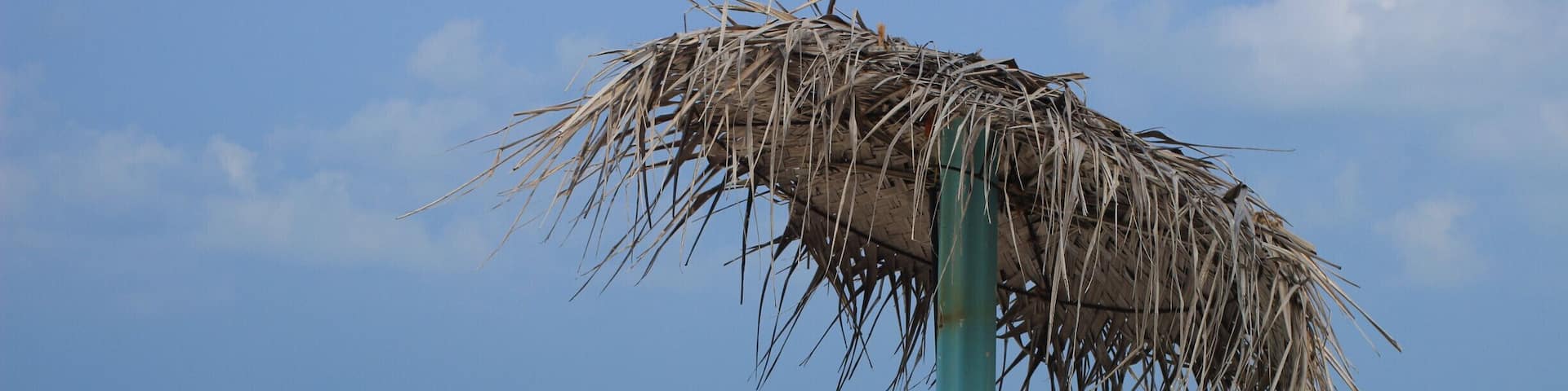 White sand and #Blue water with #Blue sky. Can you identify where the #blue water and the #blue sky meet? Relaxing and snorkeling or diving are the only activities you would take on this holiday!
#Bestof5 #BeachBound