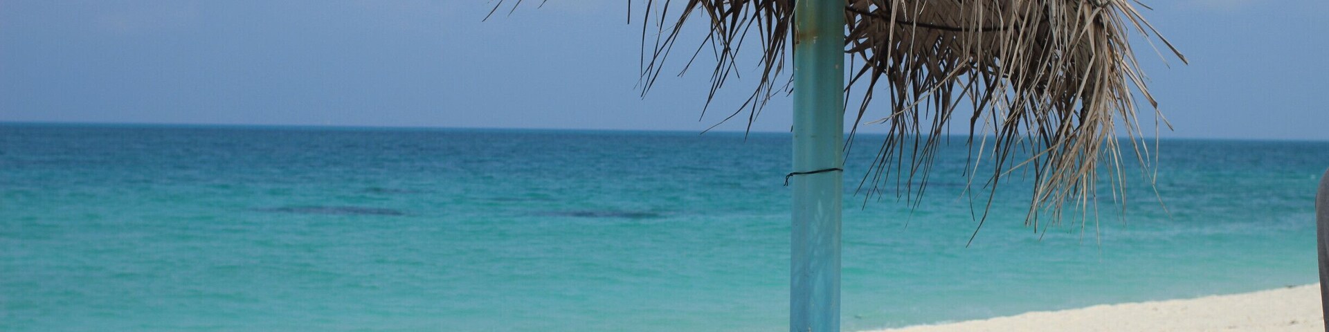 White sand and #Blue water with #Blue sky. Can you identify where the #blue water and the #blue sky meet? Relaxing and snorkeling or diving are the only activities you would take on this holiday!
#Bestof5 #BeachBound