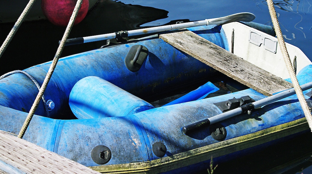 Now this little gem is what I can afford if I was in the market.