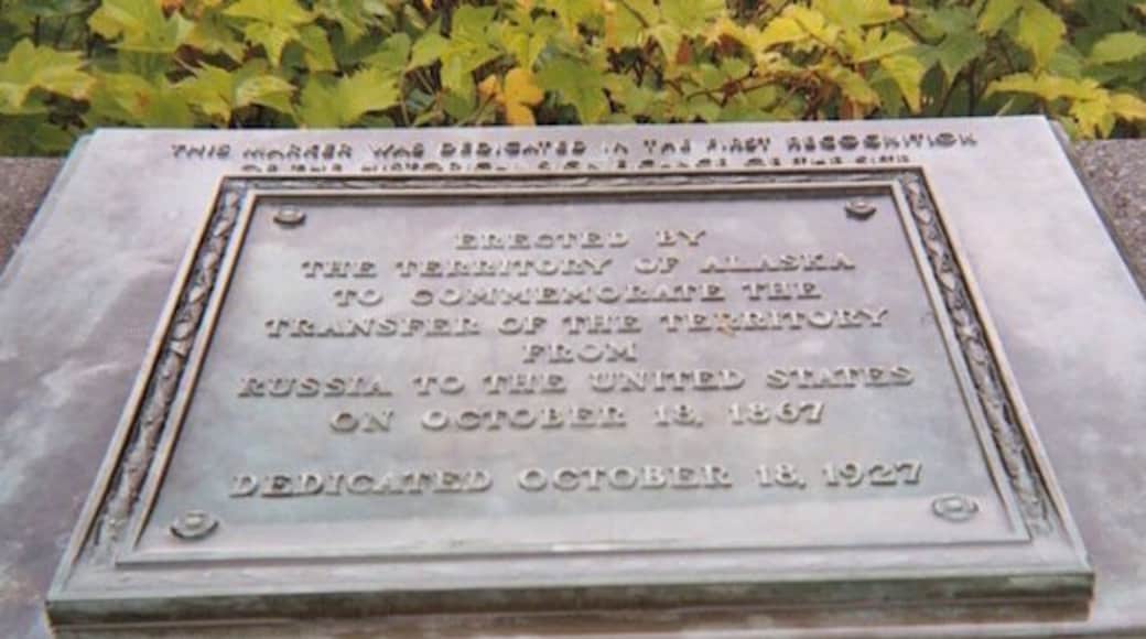 The plaque at the top of Castle Hill, commemorating the transfer of the Alaska Territory from Russia to the United States in 1867.
Sitka is filled with historic sites; this is the one that made the most impact on me.
https://davenotravels.blog
#culture