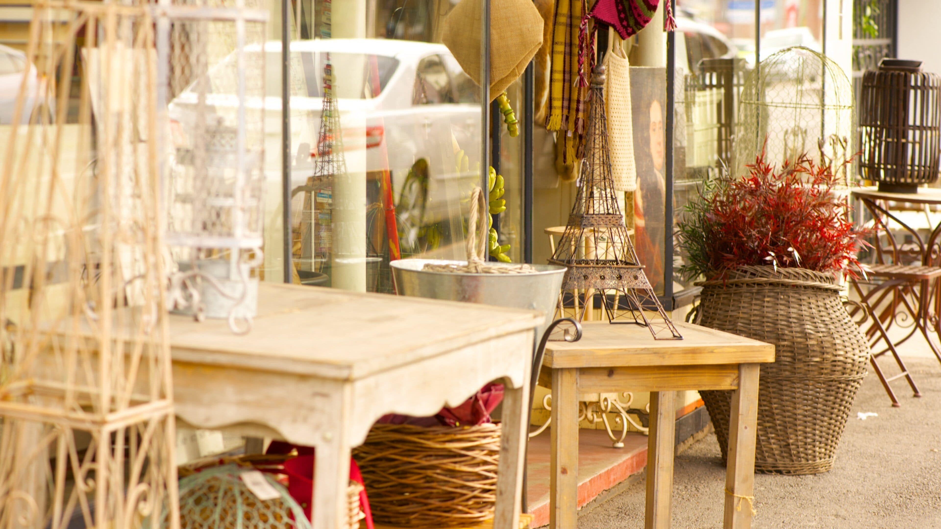 Singleton que incluye escenas cotidianas