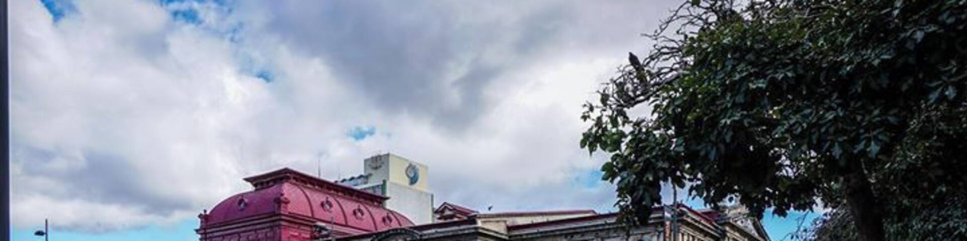 it's basically a playground for pigeons... #plaza #architecture