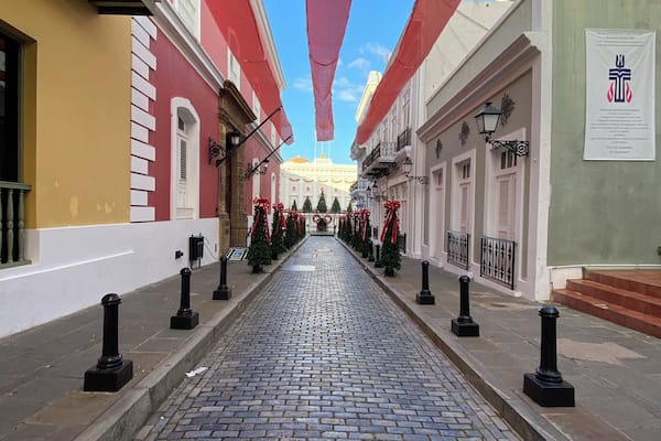 Definitely a Chang of color for the holidays