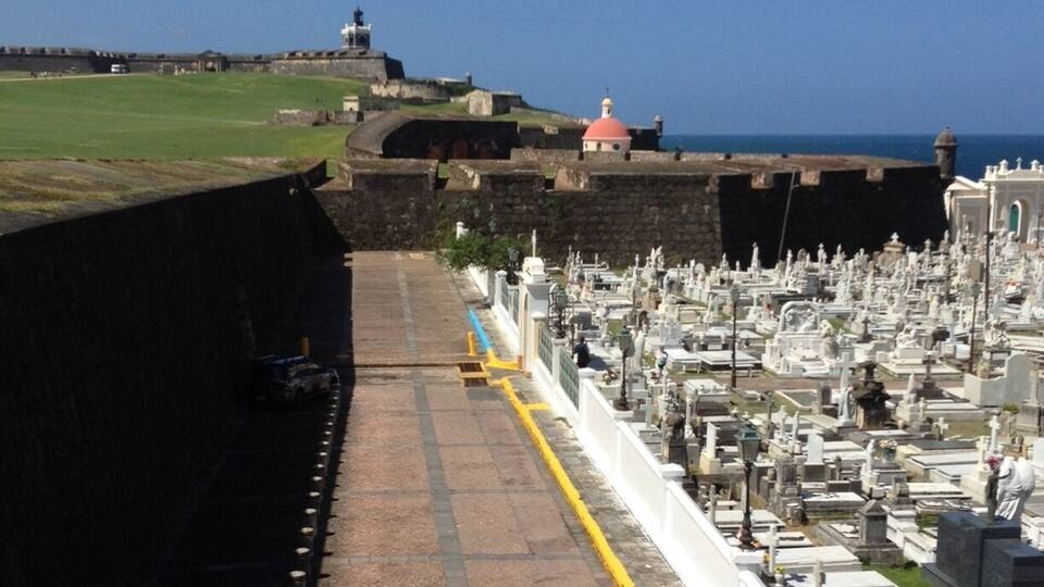 A lot of famous people are buried in this cemetery.