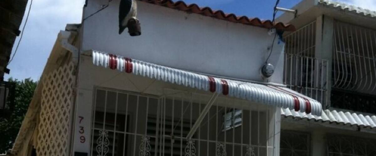 Cute mini house, unusual on this neighborhood. It was originally wood constructed but there's been some remodeling lately.