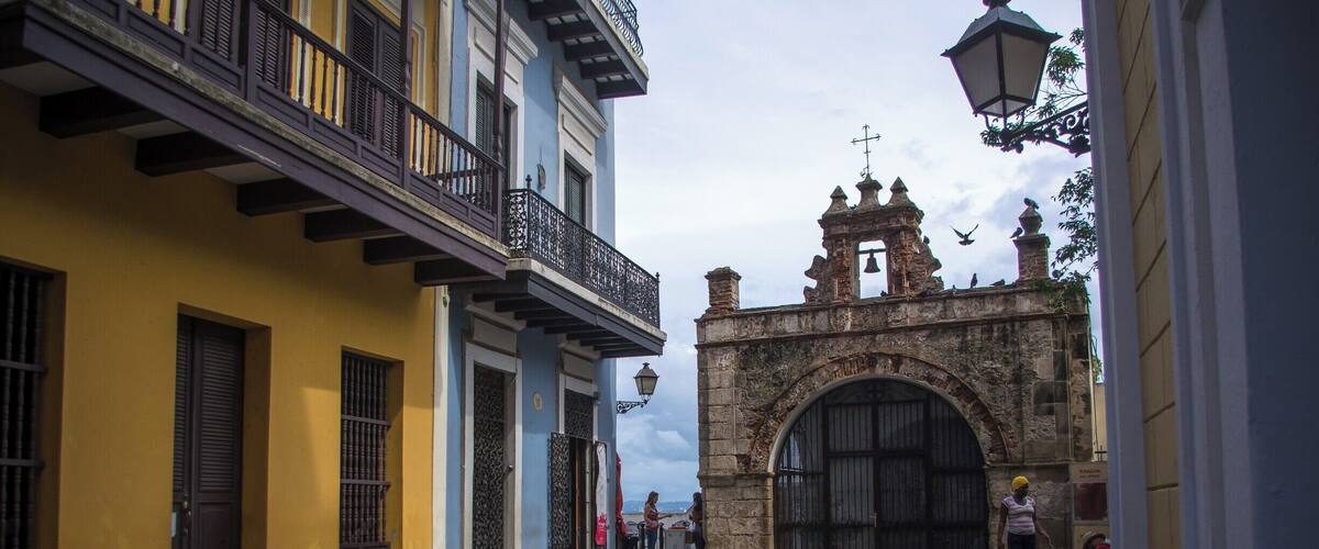 At the end of a narrow cobblestone street lies an old gate and park overlooking the Bahia de San Juan. Parque de las Palomas (The Pigeon Park) is where hundreds of pigeons flock and nest in the hollows of a centuries-old brick wall. Sweet little corner to take a break from the tourist corridors. #sanjuan #StunningStructures