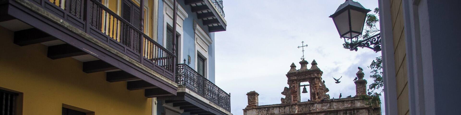 At the end of a narrow cobblestone street lies an old gate and park overlooking the Bahia de San Juan. Parque de las Palomas (The Pigeon Park) is where hundreds of pigeons flock and nest in the hollows of a centuries-old brick wall. Sweet little corner to take a break from the tourist corridors. #sanjuan #StunningStructures