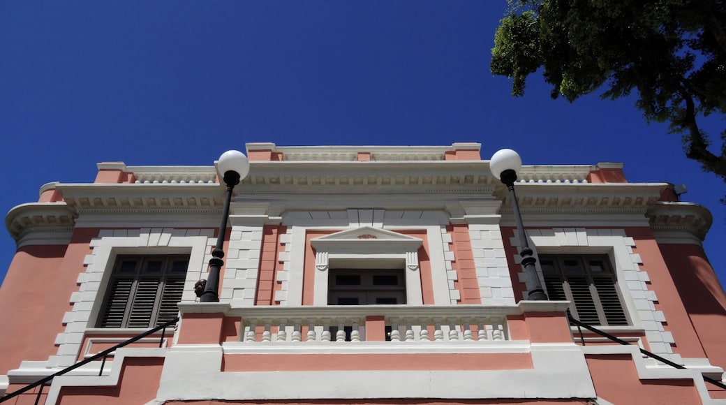 #OldSanJuan #PuertoRico
Caminhar por Viejo San Juan é um passeio pela história, a cultura e as tradições de Porto Rico. Entre muitas outras coisas fui atraído por casas muito bem cuidadas e coloridas.
Walking around Viejo San Juan is a tour of Puerto Rico's history, culture and traditions. Among many other things I was attracted by very well-kept and colorful houses.