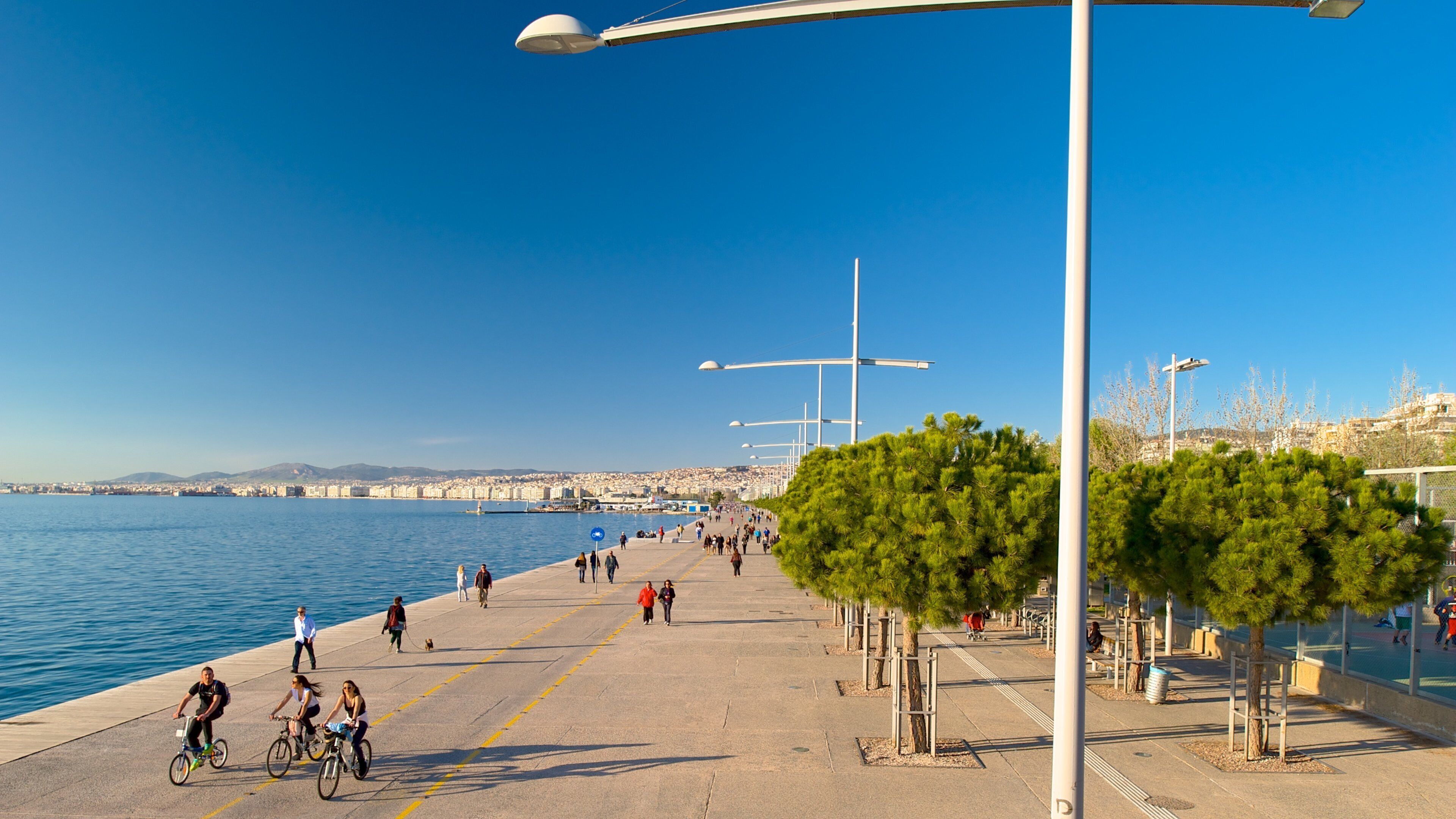 Thessaloniki featuring street scenes and general coastal views