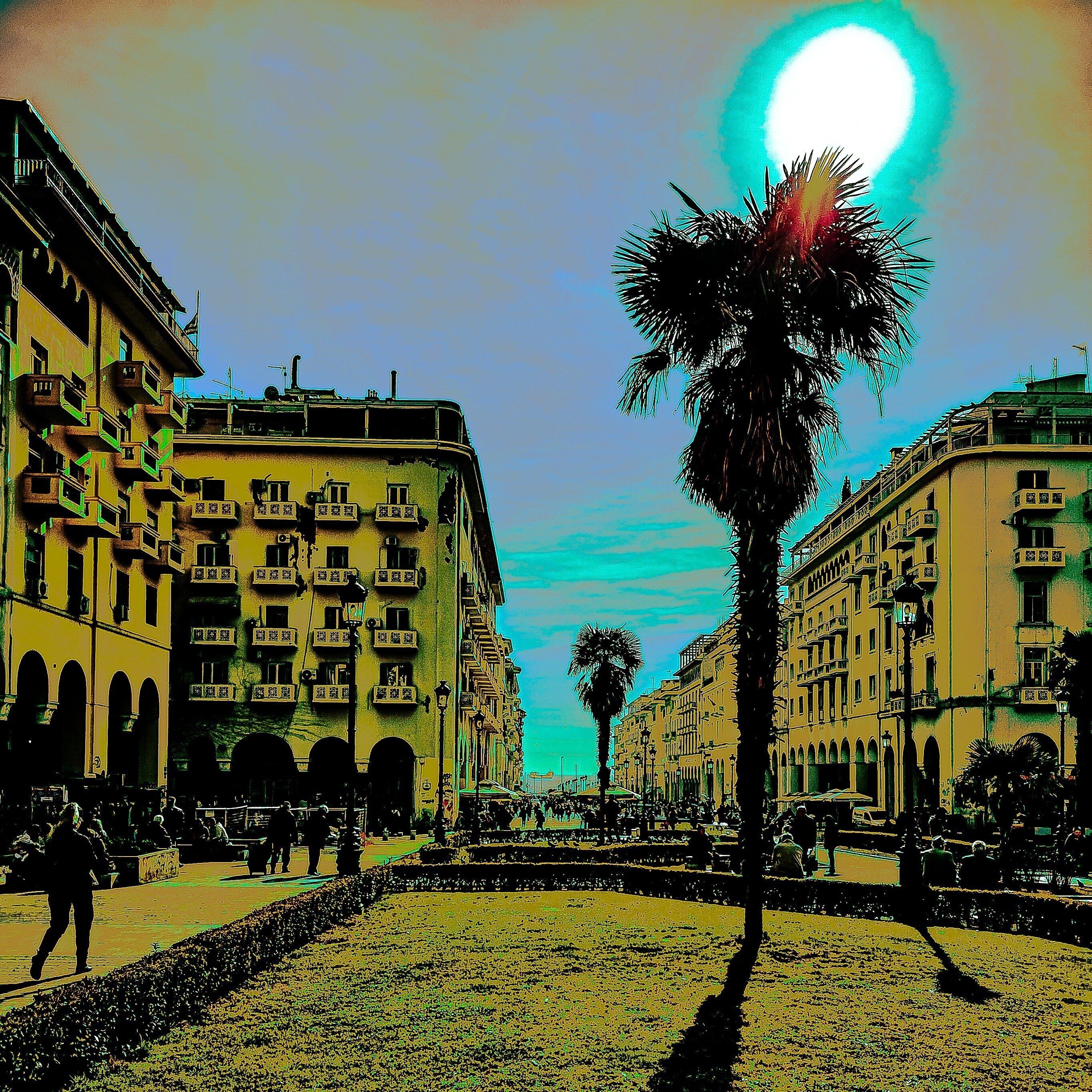  YeLlOw SquaRe 
🔺view  of Aristotelous Square
🔹Black and Yellow edition

@streetphotographyinternational

#skg #skgstories #thessaloniki