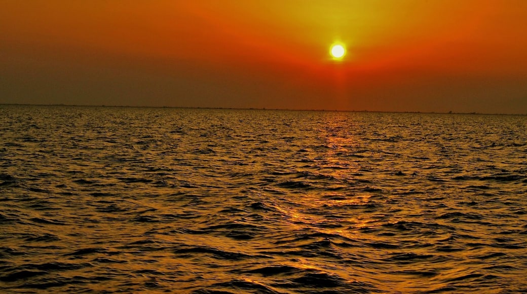 Amazing sunset seen from a ferry after returning back from Thessaloniki to our accomodation.
Lovely time spent in Greece
#Greece
#red sunset