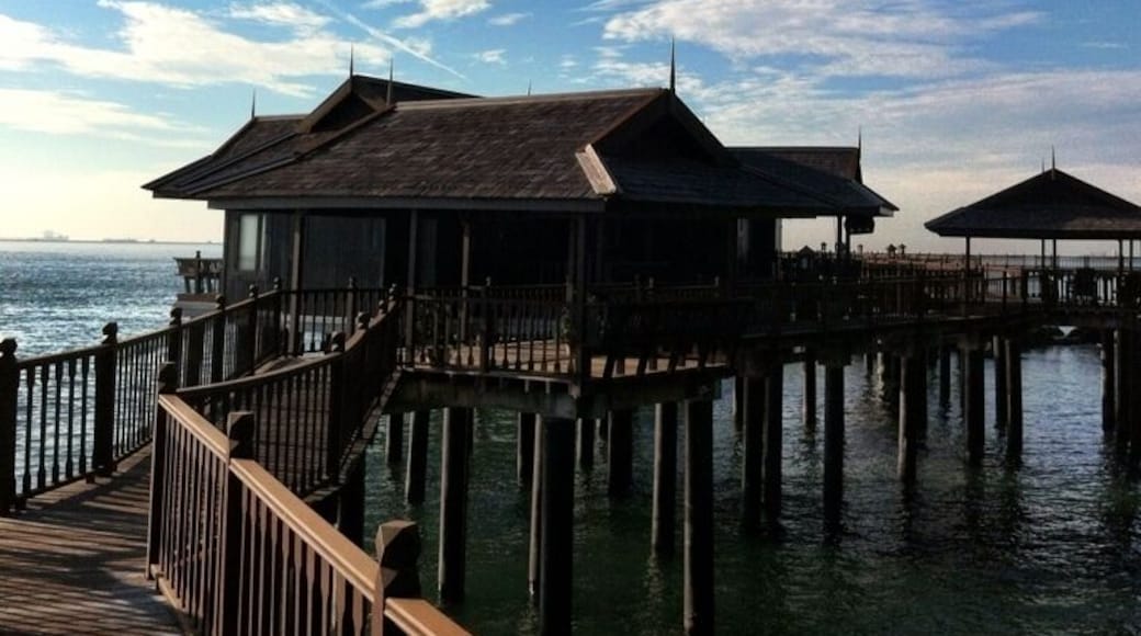 One of the best vacation places in M'sia, pampering yourself to the fullest in this island retreat with the wonderful and warmest regards from the staffs everywhere~