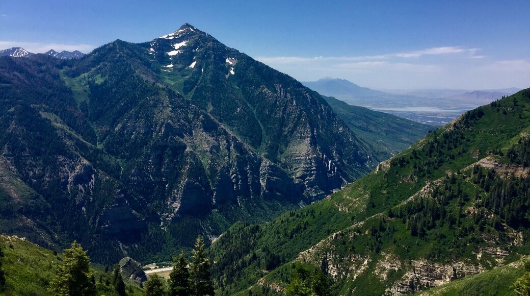 #lifeatexpedia at bear Claw on top of Sundance resort. The mountains here remind of Glacier NP in Montana. Not only it's a luxury vacation, but also a very peaceful secluded stay. #sundance