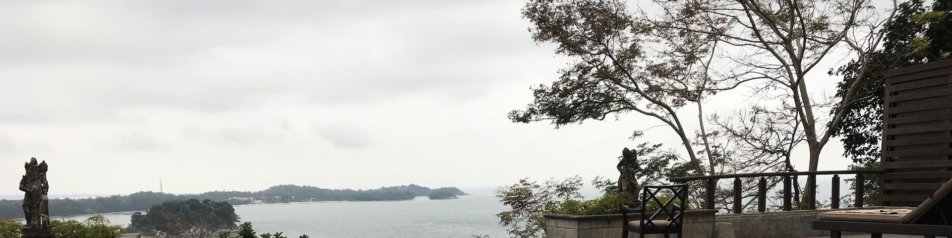 #idyllic
#pool
#LifeAtExpedia
Great place for a break from the routine. It is just a 40 minute ferry ride from Singapore and the villa offers brilliant views.