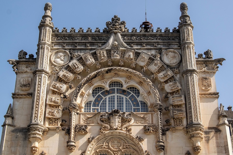 Window details of the magnificient Buçaco Palace
#architecture #buçacopalace #buçaco #bussaco #luso #matadobuçaco #visitportugal #igersportugal #portugalalive #portugalcomefeitos #portugal #sharing_portugal #topportugalphoto #discoverportugal #ig_portugal #portugal_em_fotos #super_portugal #portugalvisuals #portugalemclicks #findout_portugal #amar_portugal #portugallovers #RevealPortugal #weshareportugal #portugaladdict #portugal_gems #travel #palace #nature #aveiro