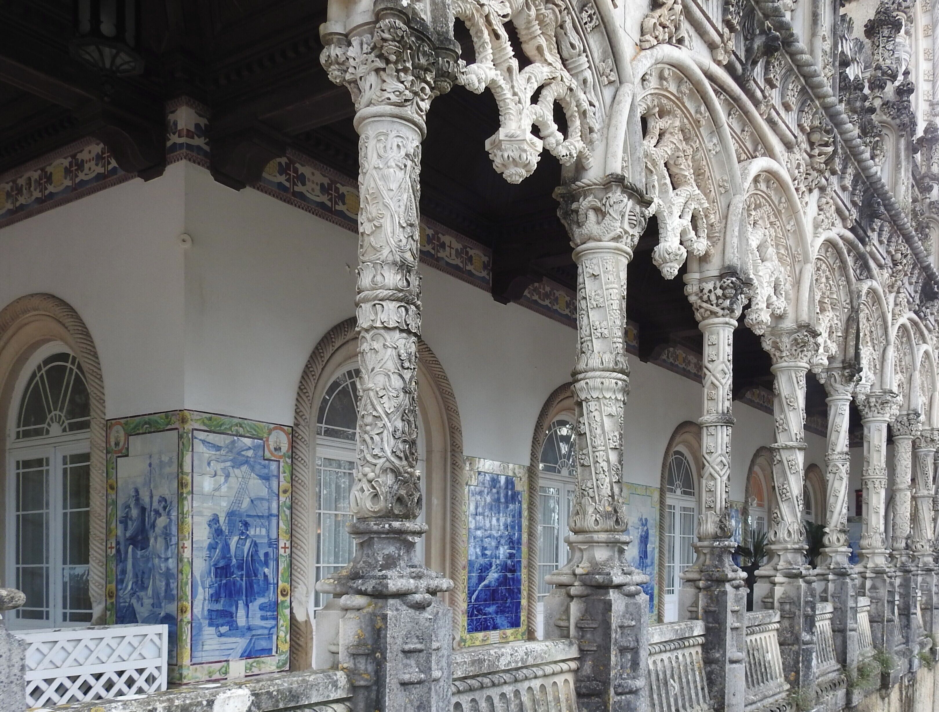 #bussaco #bucaco #palace #portugal #palace

The Palácio Hotel do Buçaco was built in the late 19th century in Neo-Manueline style.  It is part of an architectural and landscape complex in the National Forest of Buçaco.  The Palace is richly furnished and decorated with several works of art, wonderful frescoes and fantastic tile panels, representing above all the Epic of the Portuguese Discoveries.  Most works are by 19th century Portuguese masters such as Jorge Colaço and Carlos Reis.

O Palácio Hotel do Buçaco foi construído no final do século XIX em estilo Neomanuelino. Faz parte de um complexo arquitetônico e paisagístico na Mata Nacional do Buçaco. O Palácio está ricamente mobilado e decorado com várias obras de arte, afrescos maravilhosos e fantásticos painéis de azulejos representando sobretudo a Epopeia dos Descobrimentos Portugueses. A maioria dos trabalhos é da autoria de mestres portugueses do séc. XIX como Jorge Colaço e Carlos Reis.