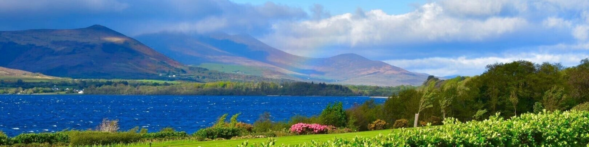 After a long, bumpy flight and initial downpour of rain we arrived at our hotel in Killarny to find sun and a faint rainbow in the distance!
#lifeatexpedia #rainbows #ireland
