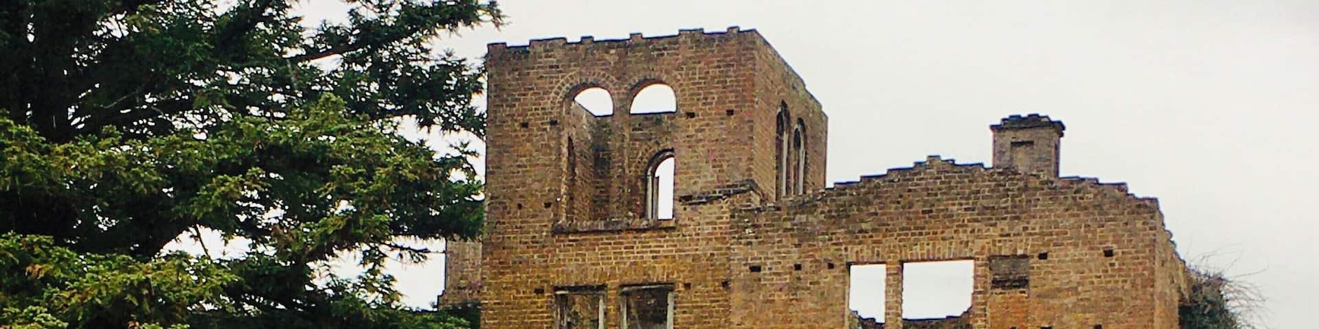 A stroll into the past, Barnsley Mansion ruins. Even in this state of âruinâ, still beautiful and meaningful: Here fortunes were made, babies born, wars fought and people perished. And so it goes....
#History