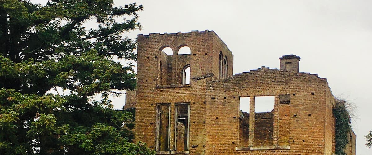 A stroll into the past, Barnsley Mansion ruins. Even in this state of “ruin”, still beautiful and meaningful: Here fortunes were made, babies born, wars fought and people perished. And so it goes....
#History