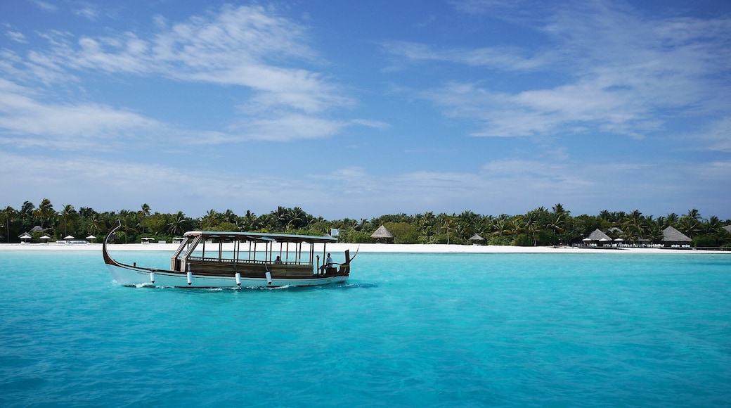 Take the dhoni to the Vilu restaurant for unlimited oysters and mango sticky rice for breakfast
#LifeAtExpedia