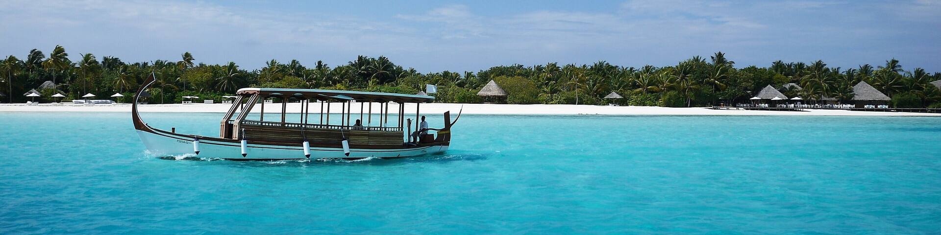 Take the dhoni to the Vilu restaurant for unlimited oysters and mango sticky rice for breakfast
#LifeAtExpedia