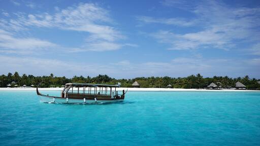 Take the dhoni to the Vilu restaurant for unlimited oysters and mango sticky rice for breakfast
#LifeAtExpedia