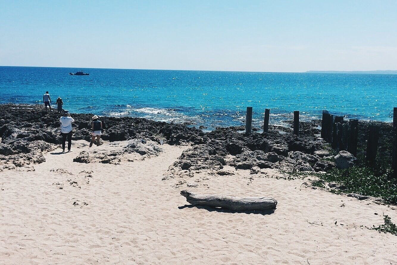
That ocean's colour was very blue.
#Taiwan #Kenting #beach #shoreline

Taken at May 25th, 2014.
