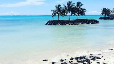 The beachfront location of the Sheraton Somoa is enchanting...blue ocean, white sand, palm trees. There’s nothing not to like about this friendly, hospitable island in the South Pacific. #lifeatexpedia