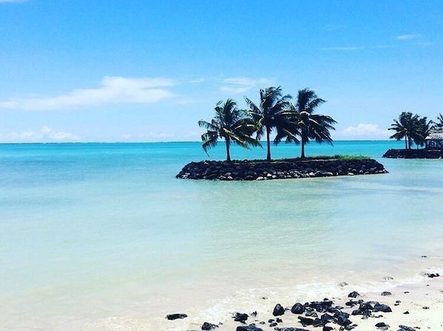 The beachfront location of the Sheraton Somoa is enchanting...blue ocean, white sand, palm trees. There’s nothing not to like about this friendly, hospitable island in the South Pacific. #lifeatexpedia