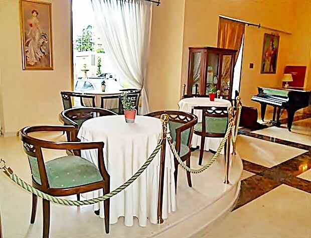 Grand Hotel Palace Thessaloniki
The hotel is amphitheatrically built around a private square and it gives an impressive night view once the outdoor lights are on. Right next to the reception lobby that is impressively decorated, you will find a very good restaurant as well as the café bar of the hotel. The hotel also offers an indoor pool and spa services of beauty and relaxation.
www.grandhotelpalace.gr
