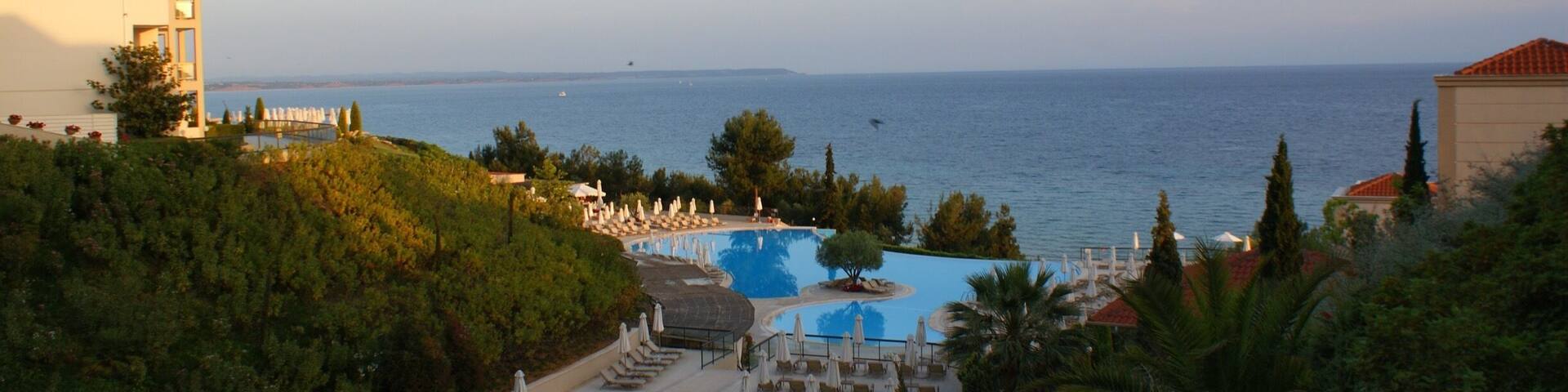 Lovely all inclusive hotel. All suites. Great for families, two great outdoor pools plus an indoor one and private beach.