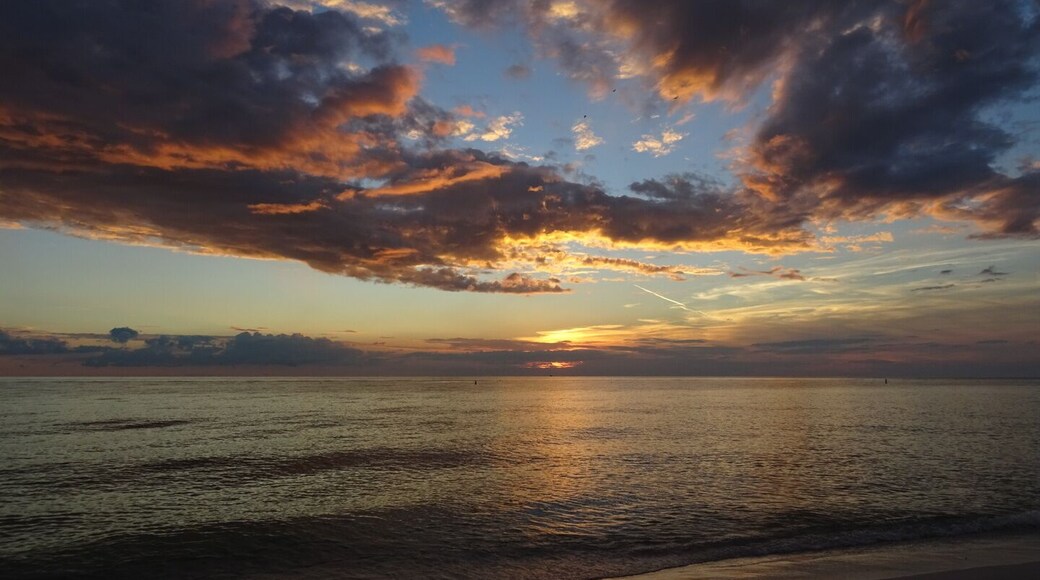 Sunset over the Gulf of Mexico on Longboat Key.
This beach is very clean and not too crowded because the public accesses are off the main road, back into a neighborhood.