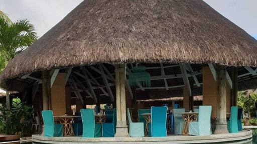 A book and a pool!
Nothing else needed! 📖🌞
#marclevy #islandlifestyle #lovebooks #lovemauritius #loveattituderesorts #mauritiusmyparadise
#relax #cheers