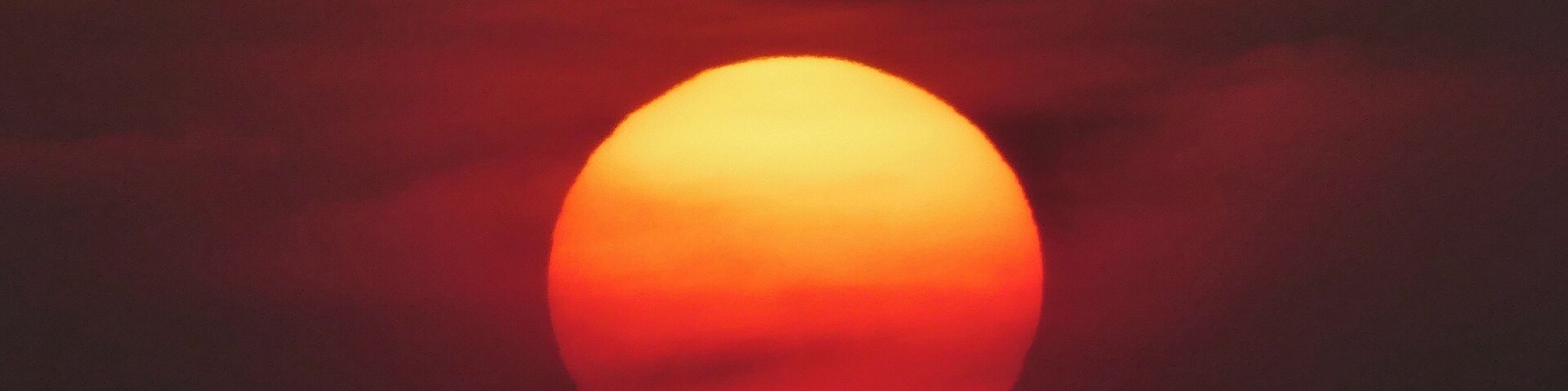 Amazing sunset at Waikkal beach on the west coast of Sri Lanka🇱🇰