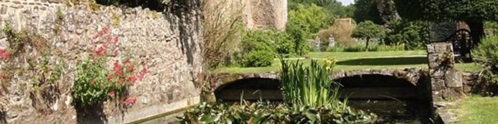 Bickleigh Castle is a beautiful Castle in Devon. You can stay at the adjacent cottages which join on to the castle on a B&B basis. The castle can also be hired out for Weddings or Special Occasions. As apart of your stay you can get a free tour of the castle