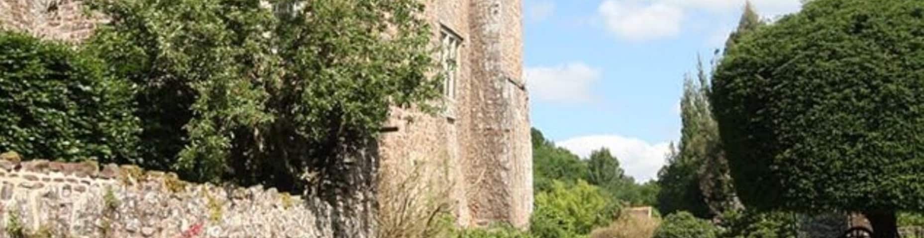Bickleigh Castle is a beautiful Castle in Devon. You can stay at the adjacent cottages which join on to the castle on a B&B basis. The castle can also be hired out for Weddings or Special Occasions. As apart of your stay you can get a free tour of the castle