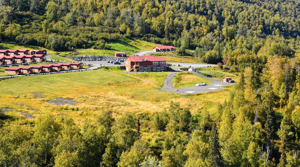 #lifeatexpedia
This little lodge in Alaska is the gateway to the most beautiful Knik river glaciers. Go check it out!