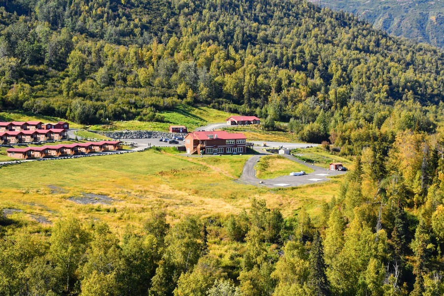 #lifeatexpedia
This little lodge in Alaska is the gateway to the most beautiful Knik river glaciers. Go check it out!
