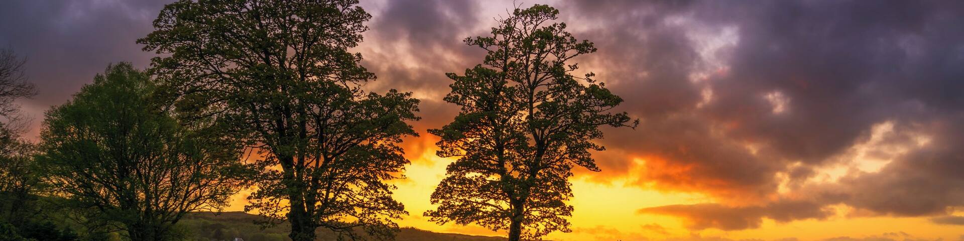 The Skeabost Bridge area has many hidden spots, you can park your car at the Skeabost House Hotel, have a coffee and scone there and then discover one of them. My favourite spot and fourth place on my 5 favourite hidden places list is the Old Skeabost Pier. This place has some of the most amazing sunsets in the area, and it's also one of the rare locations where you can capture the Northern lights.