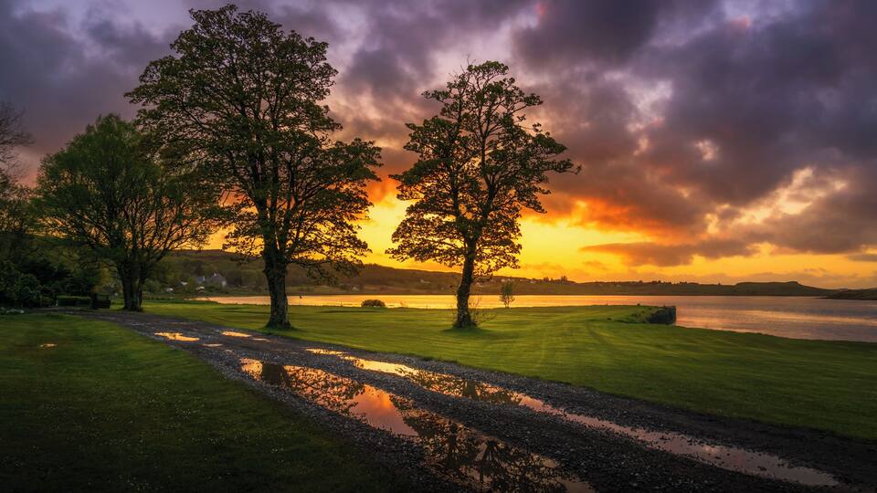 The Skeabost Bridge area has many hidden spots, you can park your car at the Skeabost House Hotel, have a coffee and scone there and then discover one of them. My favourite spot and fourth place on my 5 favourite hidden places list is the Old Skeabost Pier. This place has some of the most amazing sunsets in the area, and it's also one of the rare locations where you can capture the Northern lights.