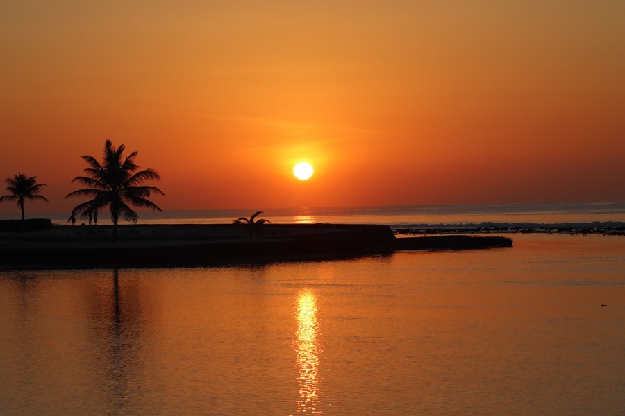 #relfections #lifeatexpedia
The view from the Over Water Villas the Holiday Inn Resort at Kandooma in Maldives is so serene. While the tide is low and the baby sharks are swimming around below the villas, you might just miss the sun as it rises in the east and sums up the beauty of nature
